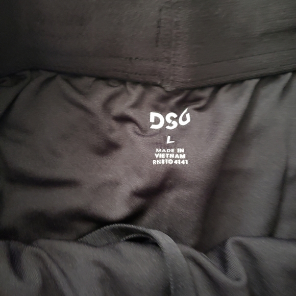 DSG Black Stride Shorts NWT - Picture 4 of 4